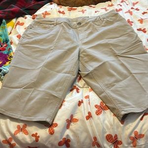 Capri CJ Banks  new with tags spring pants